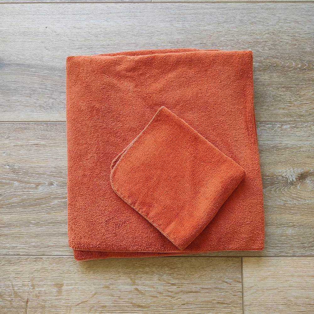 Fieldcrest Vintage 1970s, 1980s Burnt Orange Bath Towel And Wash Cloth Set USA